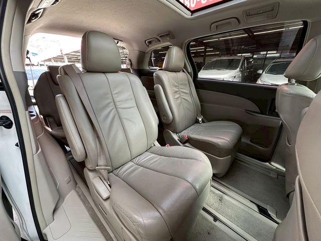 TOYOTA豐田 PREVIA  第4張相片