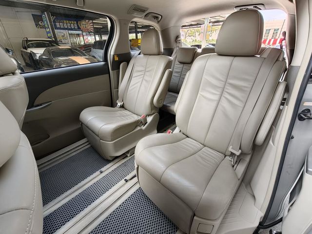 TOYOTA豐田 PREVIA  第18張相片