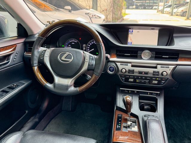 LEXUS凌志 ES300H  第13張相片