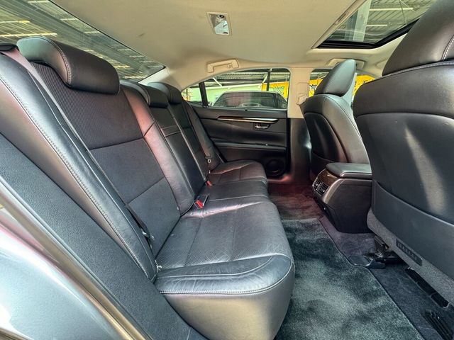 LEXUS凌志 ES300H  第17張相片