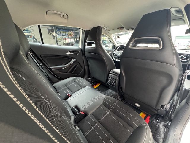 M-BENZ賓士 GLA200D  第5張相片
