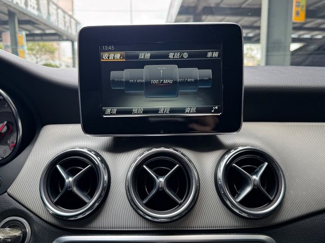 M-BENZ賓士 GLA200D  第11張相片