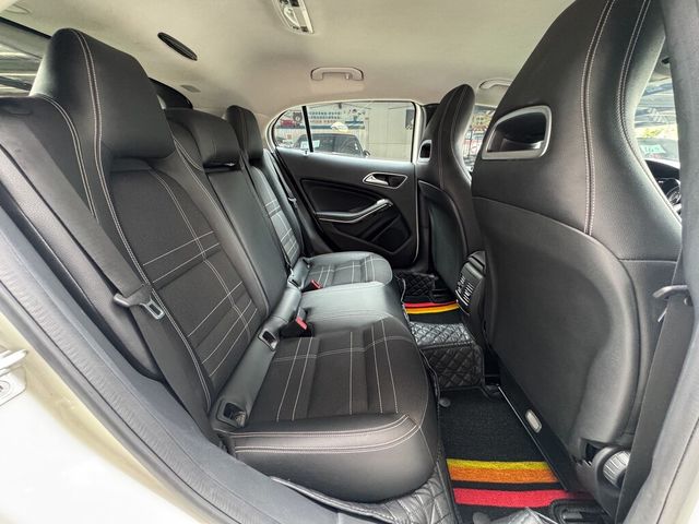 M-BENZ賓士 GLA200D  第15張相片