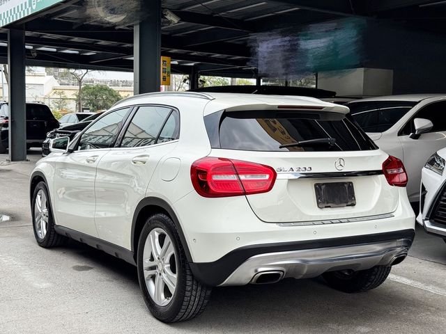 M-BENZ賓士 GLA200D  第19張相片