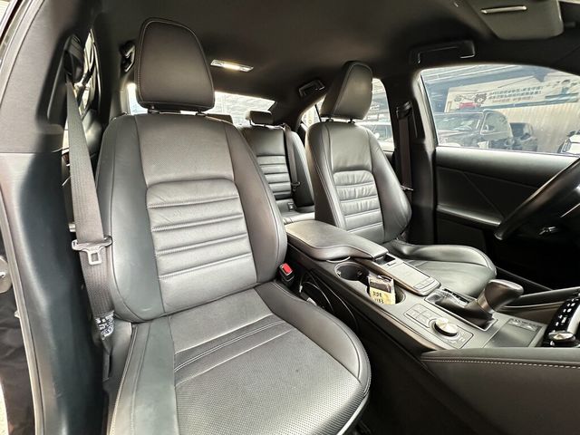 LEXUS凌志 IS 300H  第2張相片