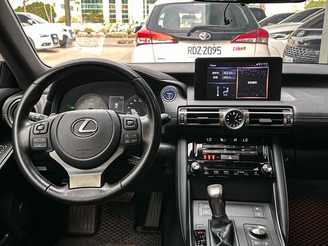 LEXUS凌志 IS 300H  第4張相片