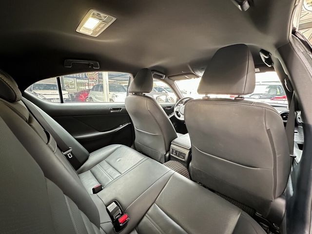 LEXUS凌志 IS 300H  第12張相片