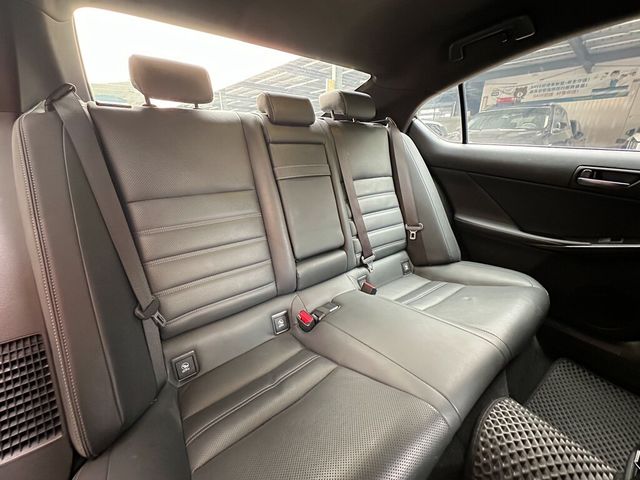 LEXUS凌志 IS 300H  第13張相片