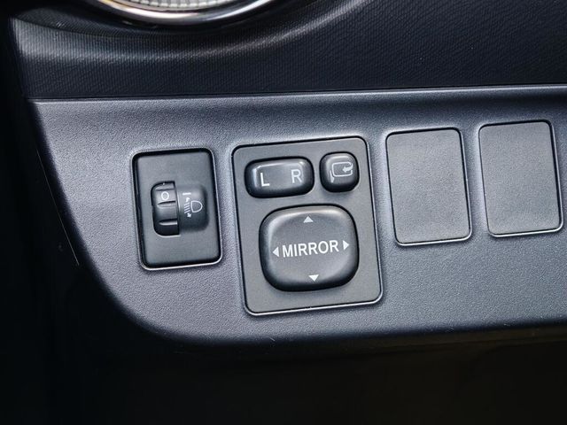 TOYOTA豐田 PRIUS C  第13張相片