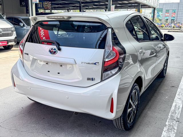 TOYOTA豐田 PRIUS C  第15張相片