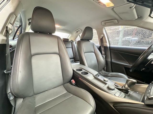 LEXUS凌志 IS200T  第4張相片