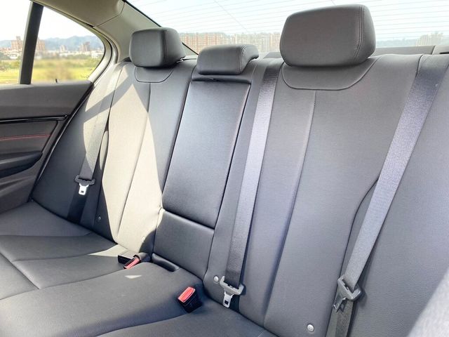 BMW寶馬 320CI  第8張相片