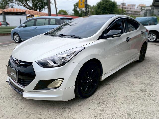 HYUNDAI現代 ELANTRA  第2張相片