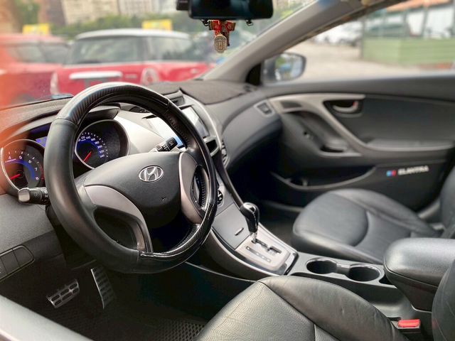 HYUNDAI現代 ELANTRA  第5張相片