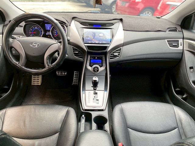 HYUNDAI現代 ELANTRA  第7張相片