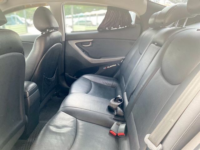 HYUNDAI現代 ELANTRA  第9張相片