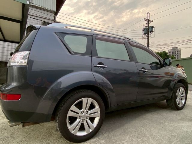 MITSUBISHI三菱 OUTLANDER  第3張相片