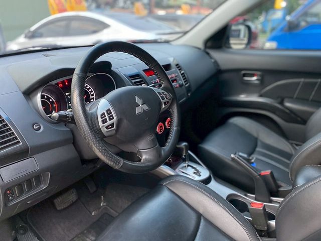 MITSUBISHI三菱 OUTLANDER  第4張相片