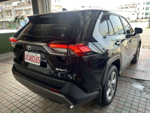 TOYOTA豐田 RAV4  第2張相片
