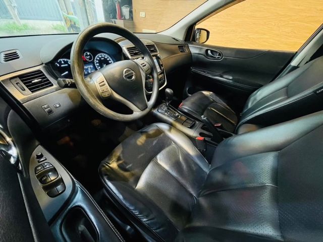 改款i-TIIDA 旗艦版 I-KEY 定速 恆溫 倒車顯影 電動後視鏡 小車大空間  第11張相片