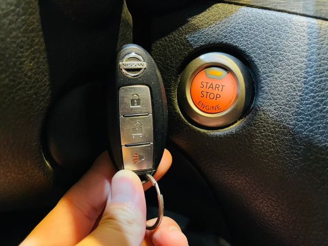 改款i-TIIDA 旗艦版 I-KEY 定速 恆溫 倒車顯影 電動後視鏡 小車大空間  第18張相片