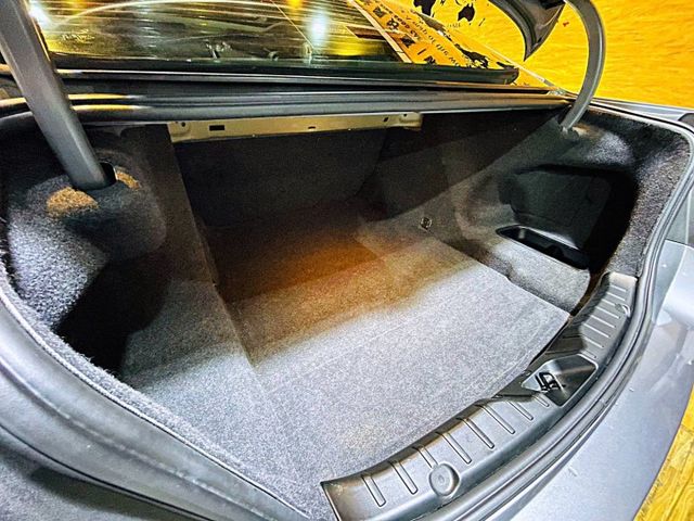 新車267萬 只跑13萬 I-KEY 8安 天窗 換檔快撥 循跡防滑 定速雙電動椅 安全首選  第6張相片