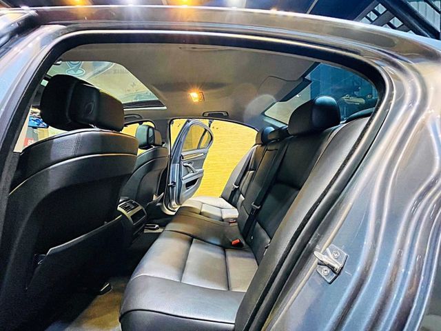 新車267萬 只跑13萬 I-KEY 8安 天窗 換檔快撥 循跡防滑 定速雙電動椅 安全首選  第10張相片