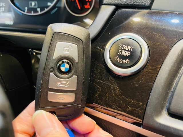 新車267萬 只跑13萬 I-KEY 8安 天窗 換檔快撥 循跡防滑 定速雙電動椅 安全首選  第16張相片