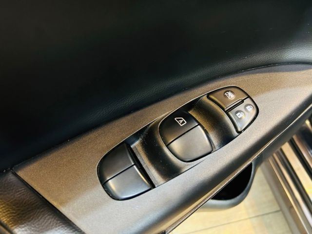 AERO版 I-KEY 雙安 摸門 定速 恆溫 ABS 空間舒適寬敞 代步首選  第19張相片