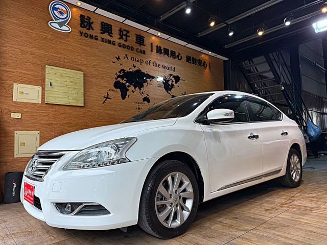 豪華影音版 I-KEY 雙安 摸門 定速 倒車顯影 恆溫 ABS 代步首選  第1張相片