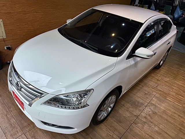 豪華影音版 I-KEY 雙安 摸門 定速 倒車顯影 恆溫 ABS 代步首選  第2張相片