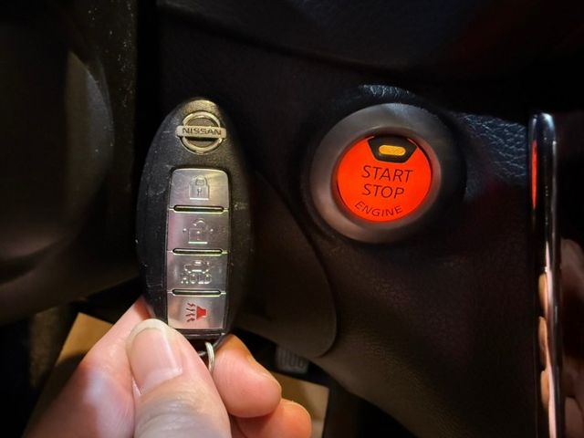 豪華影音版 I-KEY 雙安 摸門 定速 倒車顯影 恆溫 ABS 代步首選  第17張相片