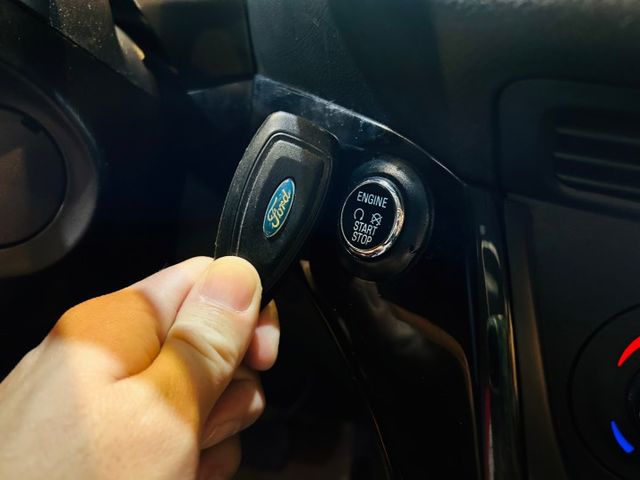 時尚柴油經典型 全景天窗 I-KEY 360度環景 多媒體影音系統 電動椅 定速 導航 安全首選  第16張相片