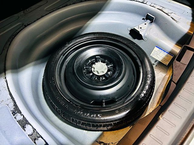 1.8 E版 全新烤漆 恆溫 定速 多媒體影音系統 電動後視鏡 多功能方向盤 代步首選  第7張相片
