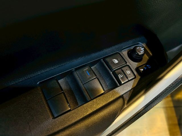 豪華版 I-KEY 摸門 7安 ACC跟車 車道偏移 定速 循跡 ABS  第16張相片