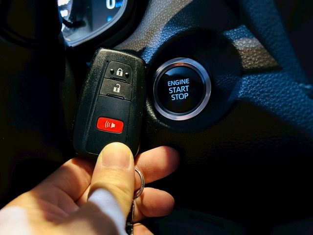 豪華版 I-KEY 摸門 7安 ACC跟車 車道偏移 定速 循跡 ABS  第18張相片