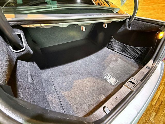 E200K 1.8CC 只跑12萬 天窗 6安 快撥 導航 循跡 定速 雙電動椅 恆溫 ABS 安全首選  第6張相片