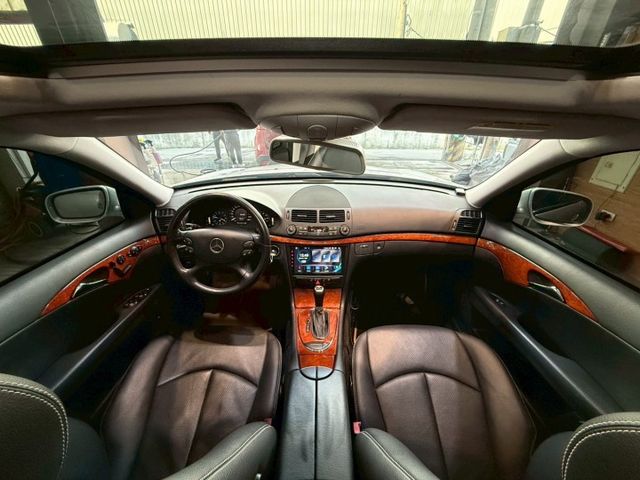 E200K 1.8CC 只跑12萬 天窗 6安 快撥 導航 循跡 定速 雙電動椅 恆溫 ABS 安全首選  第9張相片