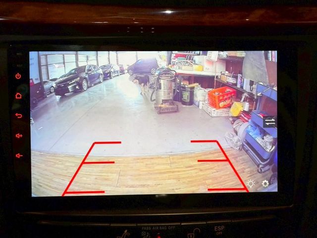 E200K 1.8CC 只跑12萬 天窗 6安 快撥 導航 循跡 定速 雙電動椅 恆溫 ABS 安全首選  第16張相片