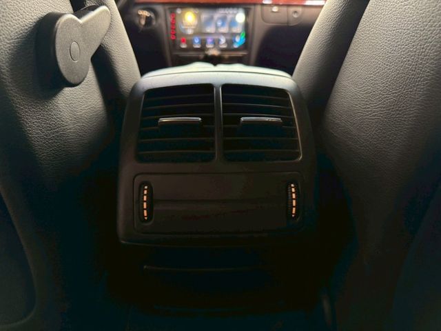 E200K 1.8CC 只跑12萬 天窗 6安 快撥 導航 循跡 定速 雙電動椅 恆溫 ABS 安全首選  第18張相片