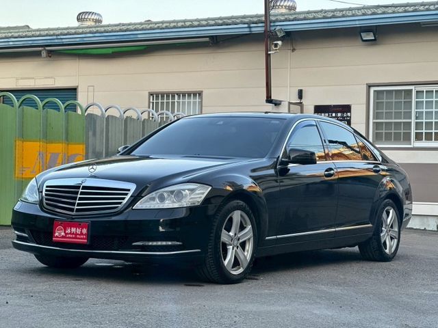 里程雖高 車況一流 天窗 12安 I-KEY 摸門 電尾門 快撥 循跡 定速 恆溫 4座電動椅 ABS 安全首選  第1張相片