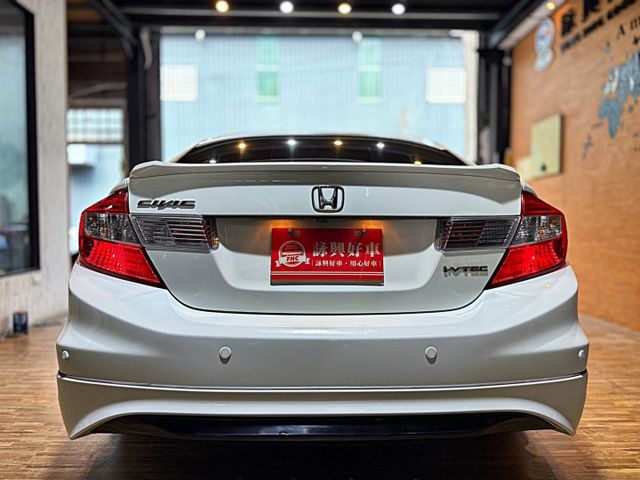 VTI-S 天窗 換檔快撥 定速 多功能方向盤 影音系統 倒車顯影 電動後照鏡 帥氣代步首選  第5張相片