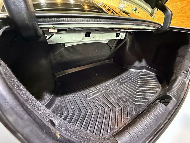 VTI-S 天窗 換檔快撥 定速 多功能方向盤 影音系統 倒車顯影 電動後照鏡 帥氣代步首選  第6張相片