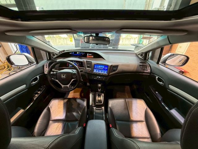 VTI-S 天窗 換檔快撥 定速 多功能方向盤 影音系統 倒車顯影 電動後照鏡 帥氣代步首選  第9張相片