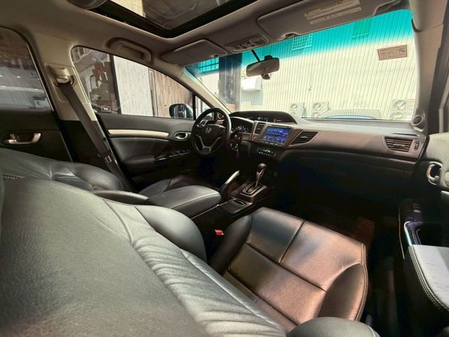 VTI-S 天窗 換檔快撥 定速 多功能方向盤 影音系統 倒車顯影 電動後照鏡 帥氣代步首選  第11張相片