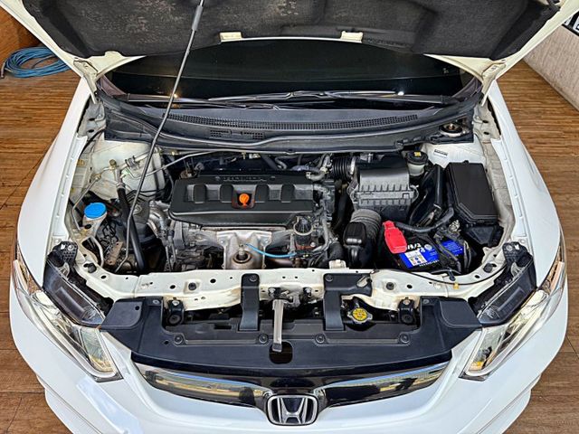 VTI-S 天窗 換檔快撥 定速 多功能方向盤 影音系統 倒車顯影 電動後照鏡 帥氣代步首選  第20張相片