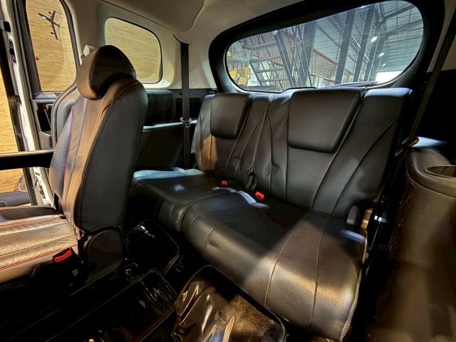 7人座 頂級安全旗艦版 天窗 電動椅 影音螢幕 導航 倒車顯影 循跡 電滑門  家庭出遊首選  第13張相片