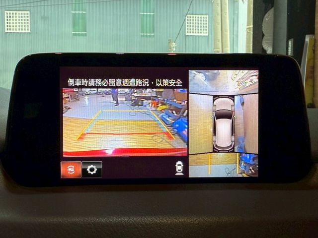 旗艦獻定版 原廠保養紀錄齊全 環景盲點 導航 雙電動椅 通風座椅  第14張相片
