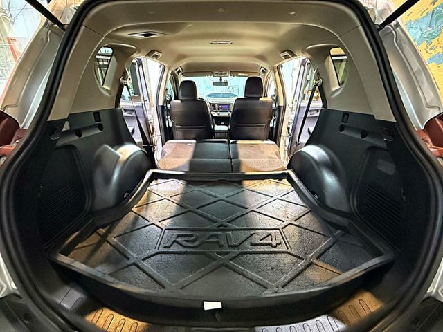 E-HI版 I-KEY 摸門 雙安 導航 定速 電動椅 倒車顯影 恆溫 ABS  第7張相片