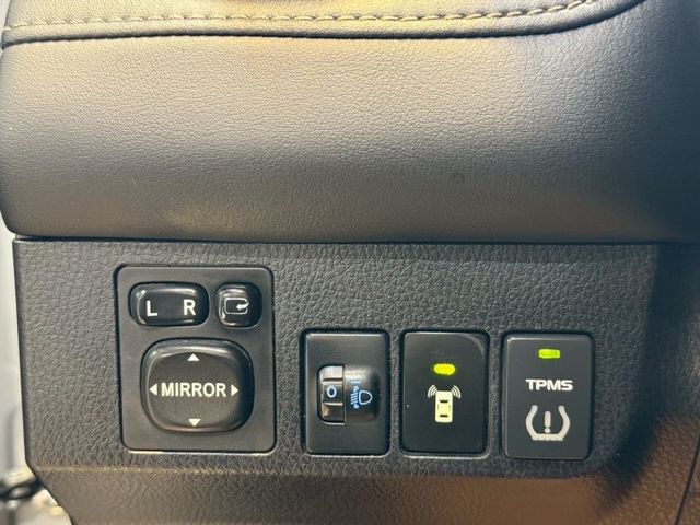 E-HI版 I-KEY 摸門 雙安 導航 定速 電動椅 倒車顯影 恆溫 ABS  第18張相片
